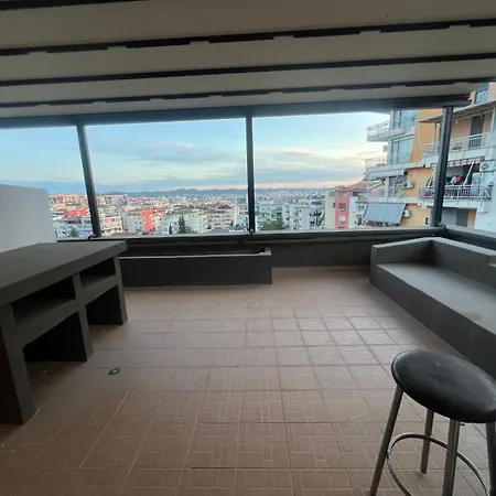 Urbannest Aprtment 4 *
